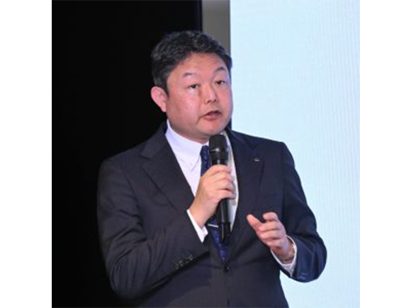講師
