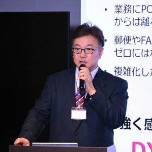 講師