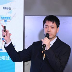 講師