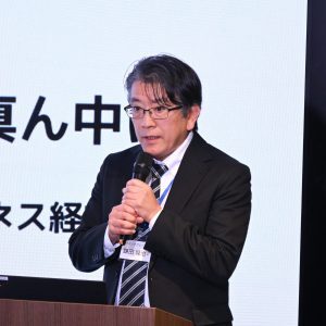 講師