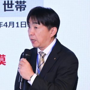 講師