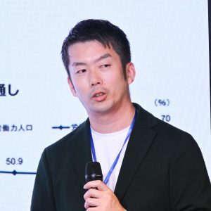 講師