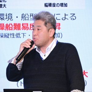 講師